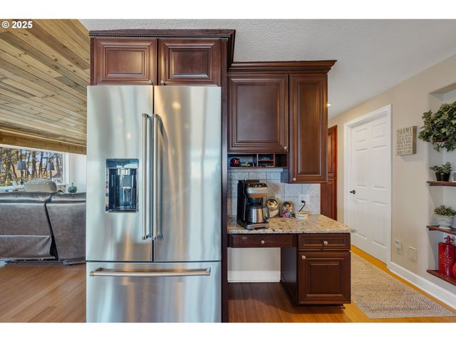 424 Sw CLIFF St, Depoe Bay, OR 97341