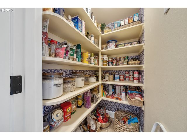 424 Sw CLIFF St, Depoe Bay, OR 97341