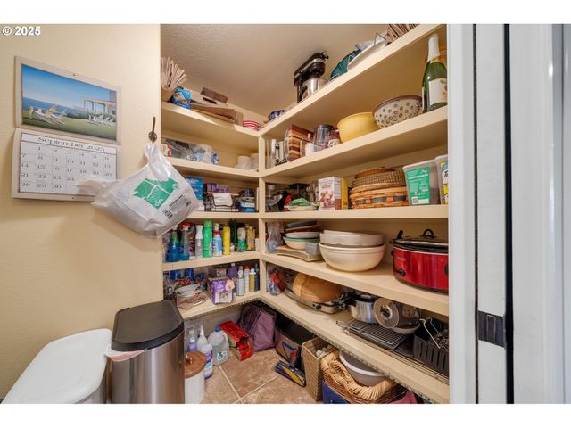 424 Sw CLIFF St, Depoe Bay, OR 97341