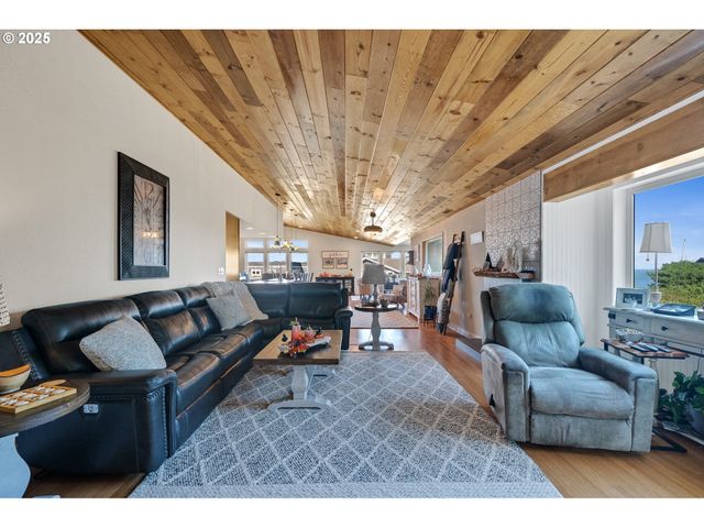 424 Sw CLIFF St, Depoe Bay, OR 97341