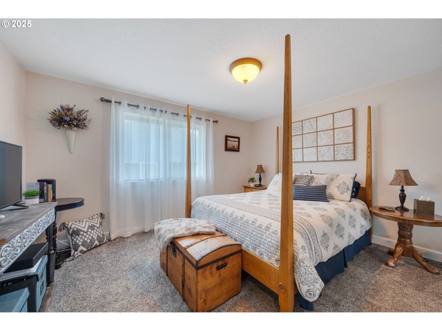 424 Sw CLIFF St, Depoe Bay, OR 97341
