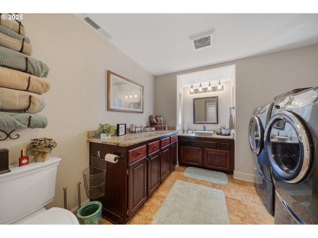 424 Sw CLIFF St, Depoe Bay, OR 97341