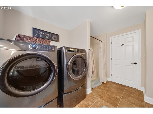 424 Sw CLIFF St, Depoe Bay, OR 97341