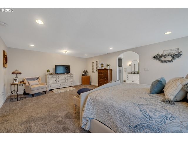 424 Sw CLIFF St, Depoe Bay, OR 97341