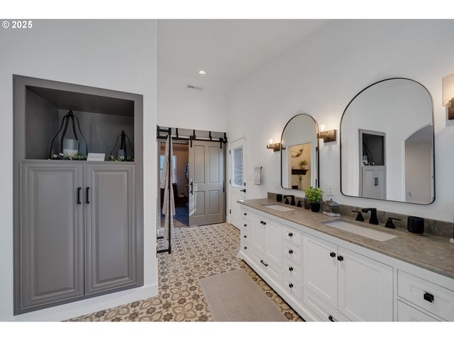 424 Sw CLIFF St, Depoe Bay, OR 97341