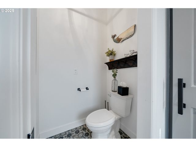 424 Sw CLIFF St, Depoe Bay, OR 97341