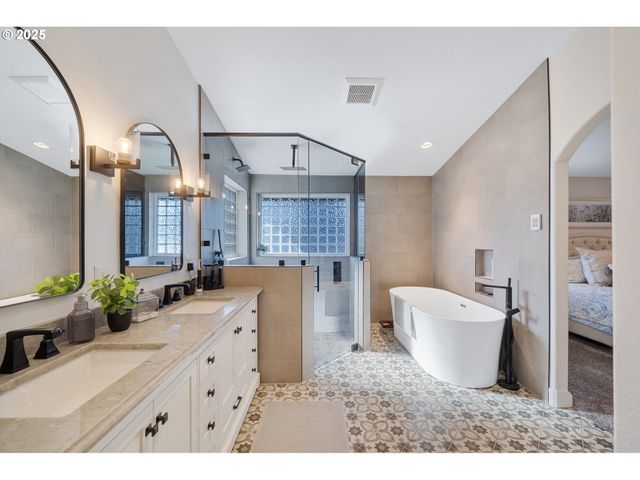 424 Sw CLIFF St, Depoe Bay, OR 97341