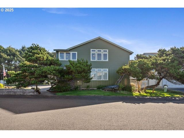 424 Sw CLIFF St, Depoe Bay, OR 97341
