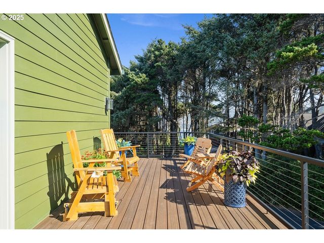 424 Sw CLIFF St, Depoe Bay, OR 97341