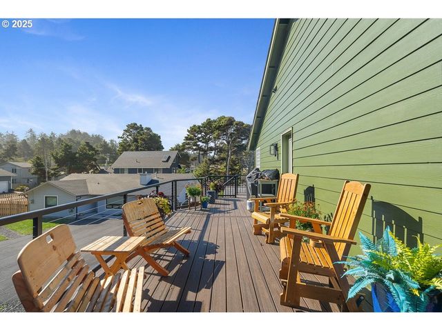 424 Sw CLIFF St, Depoe Bay, OR 97341