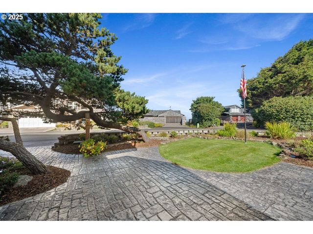 424 Sw CLIFF St, Depoe Bay, OR 97341