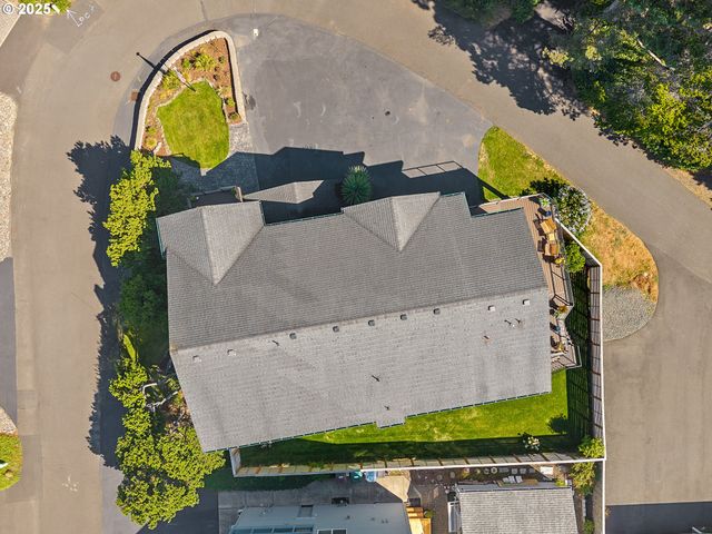 424 Sw CLIFF St, Depoe Bay, OR 97341