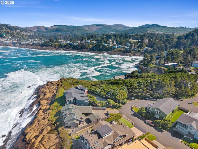 424 Sw CLIFF St, Depoe Bay, OR 97341