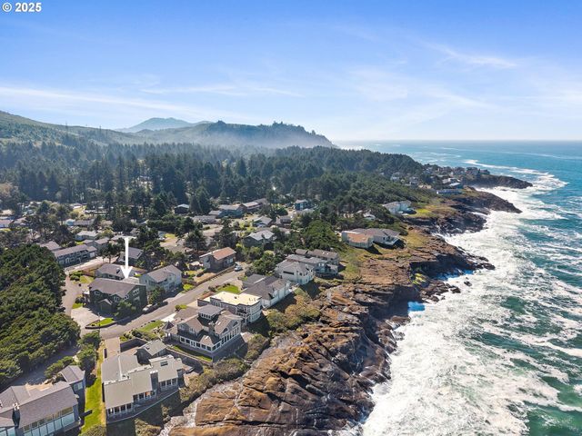 424 Sw CLIFF St, Depoe Bay, OR 97341