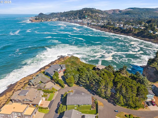 424 Sw CLIFF St, Depoe Bay, OR 97341
