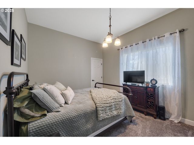 424 Sw CLIFF St, Depoe Bay, OR 97341