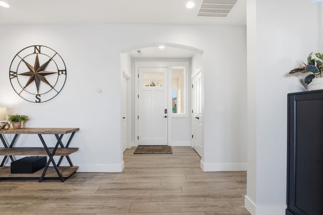 5622 W 41st Ave, Kennewick, WA 99338