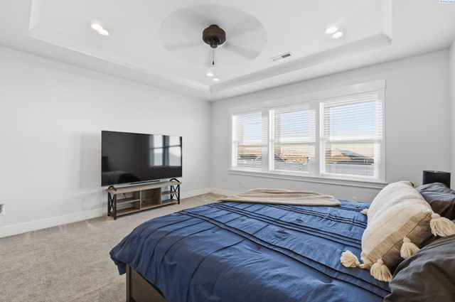 5622 W 41st Ave, Kennewick, WA 99338