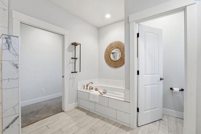 5622 W 41st Ave, Kennewick, WA 99338