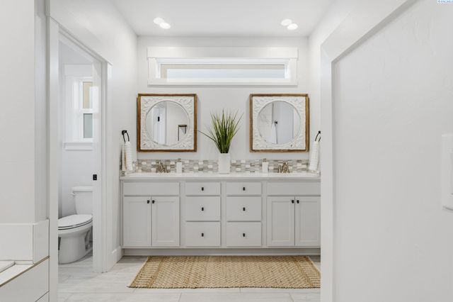 5622 W 41st Ave, Kennewick, WA 99338