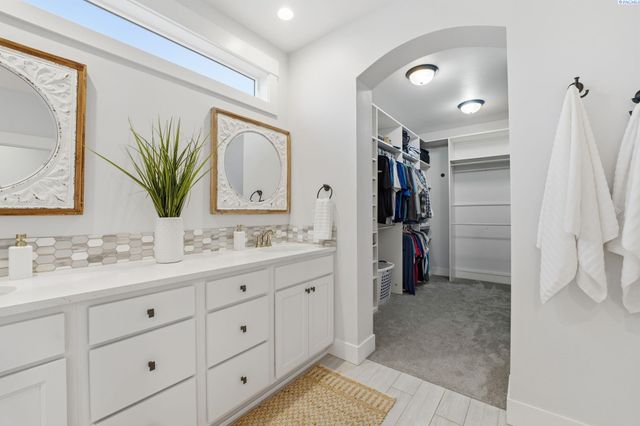 5622 W 41st Ave, Kennewick, WA 99338