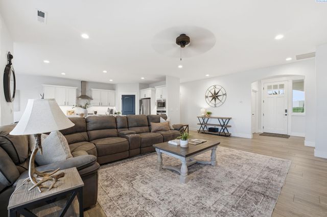 5622 W 41st Ave, Kennewick, WA 99338