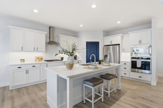 5622 W 41st Ave, Kennewick, WA 99338