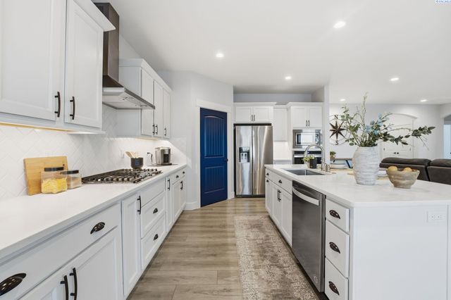 5622 W 41st Ave, Kennewick, WA 99338