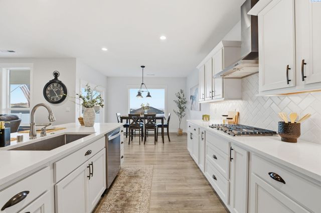 5622 W 41st Ave, Kennewick, WA 99338