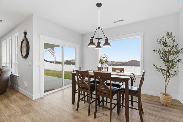 5622 W 41st Ave, Kennewick, WA 99338