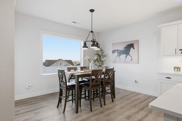 5622 W 41st Ave, Kennewick, WA 99338