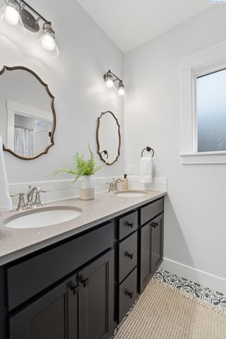 5622 W 41st Ave, Kennewick, WA 99338