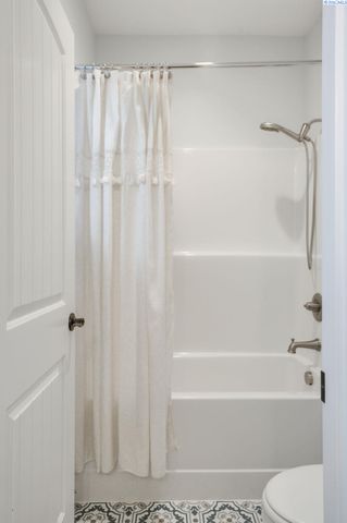 5622 W 41st Ave, Kennewick, WA 99338