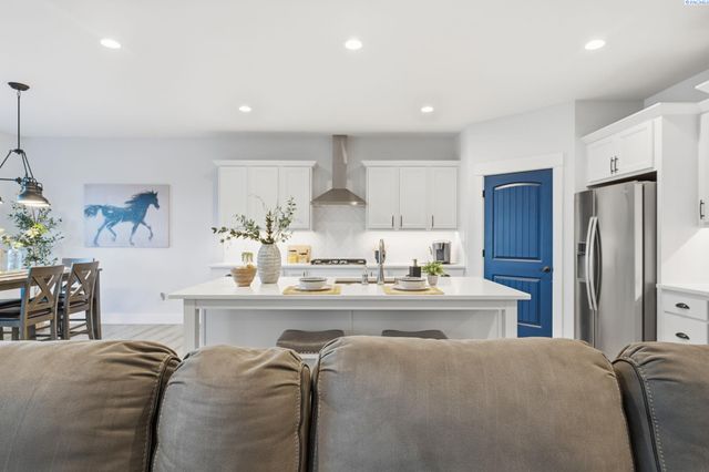 5622 W 41st Ave, Kennewick, WA 99338