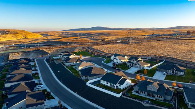 5622 W 41st Ave, Kennewick, WA 99338