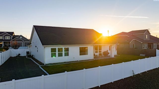 5622 W 41st Ave, Kennewick, WA 99338