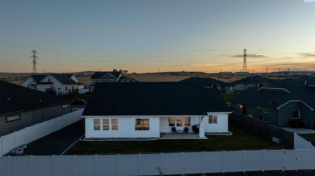 5622 W 41st Ave, Kennewick, WA 99338