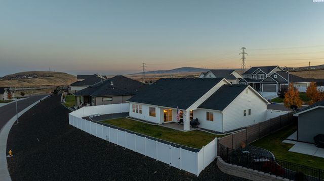 5622 W 41st Ave, Kennewick, WA 99338