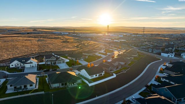 5622 W 41st Ave, Kennewick, WA 99338