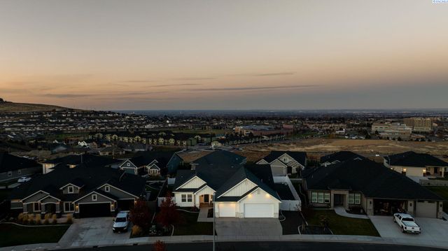 5622 W 41st Ave, Kennewick, WA 99338