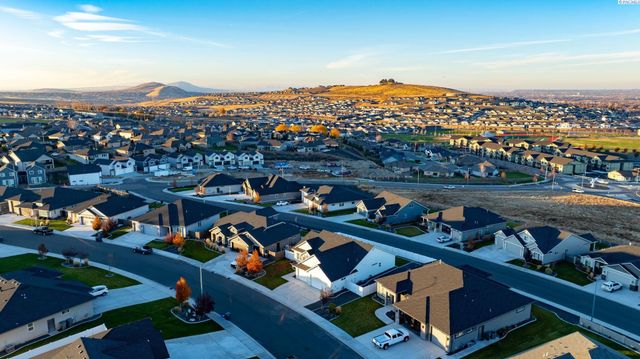 5622 W 41st Ave, Kennewick, WA 99338