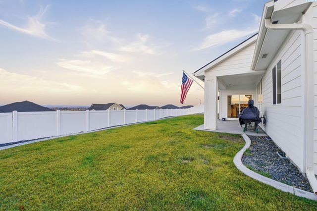 5622 W 41st Ave, Kennewick, WA 99338