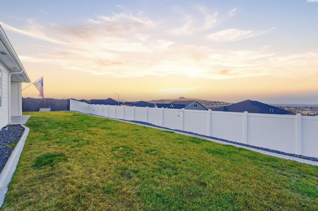 5622 W 41st Ave, Kennewick, WA 99338