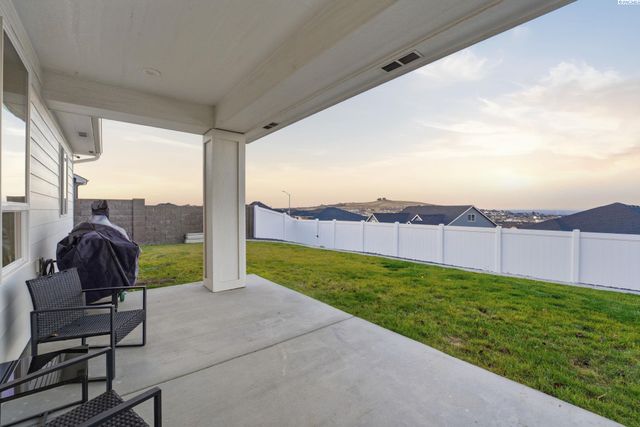 5622 W 41st Ave, Kennewick, WA 99338