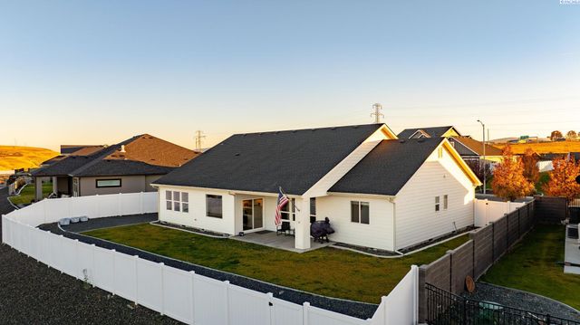 5622 W 41st Ave, Kennewick, WA 99338