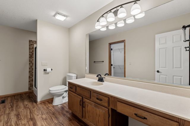 1006 NE Trilein Drive, Ankeny, IA 50021