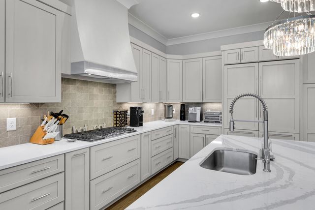 1012 Keeneland Dr, Gallatin, TN 37066