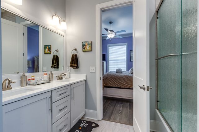 1012 Keeneland Dr, Gallatin, TN 37066