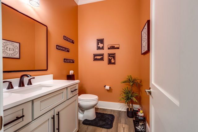 1012 Keeneland Dr, Gallatin, TN 37066