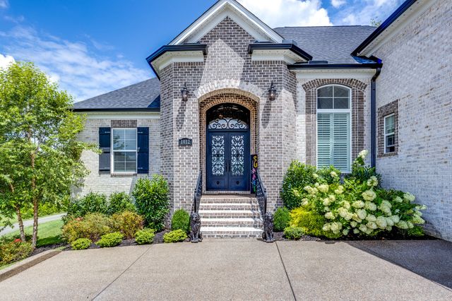 1012 Keeneland Dr, Gallatin, TN 37066